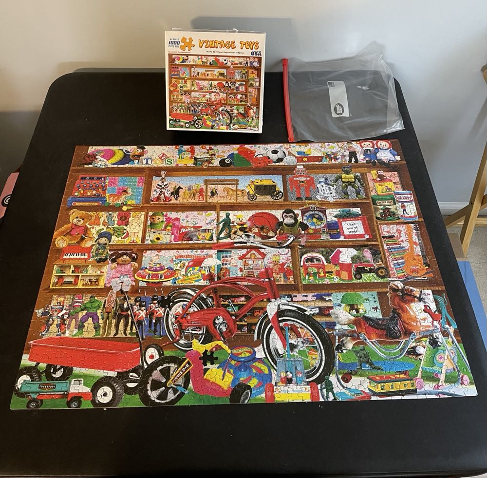 ZZ - Vintage Toys (SOLD) - White Mountain Puzzles puzzle collectible [Barcode 724819255610] - Main Image 2
