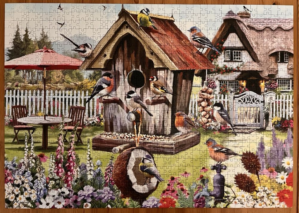 Feathered Friends - Otter House puzzle collectible [Barcode 5017680045417] - Main Image 2