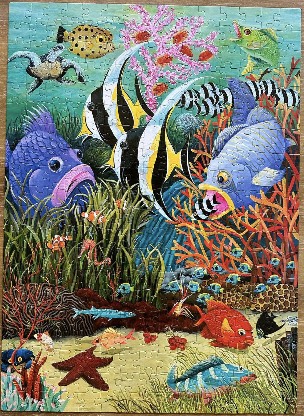 Fish In The Sea - White Mountain puzzle collectible [Barcode 724819251070] - Main Image 2