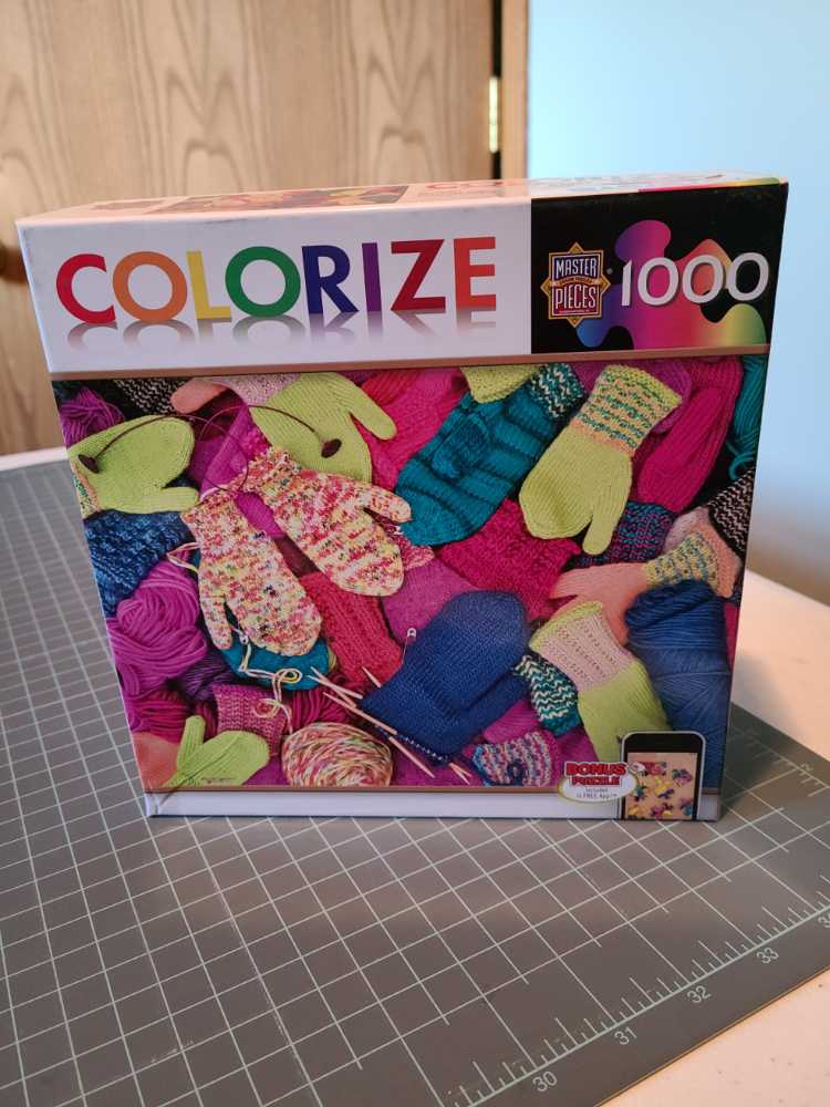 Smitten - Master Pieces puzzle collectible [Barcode 705988714382] - Main Image 2