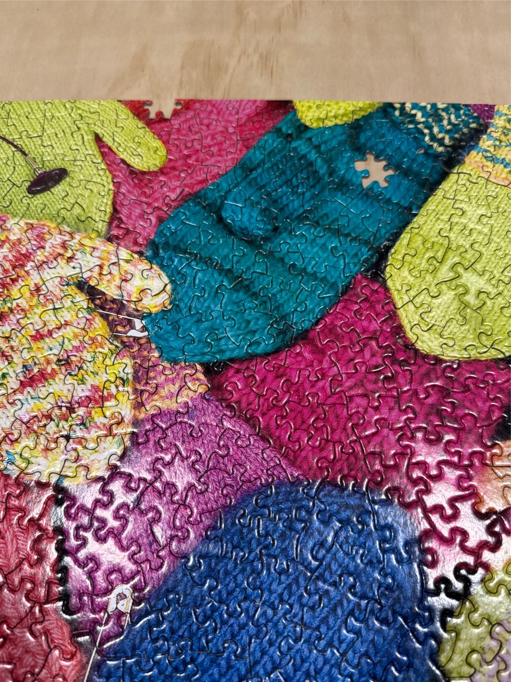 Smitten - Master Pieces puzzle collectible [Barcode 705988714382] - Main Image 3