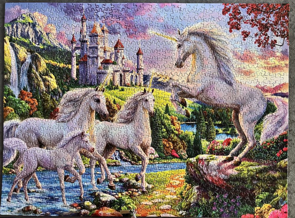 Unicorns & Castle - Willow Creek puzzle collectible [Barcode 709786060757] - Main Image 3