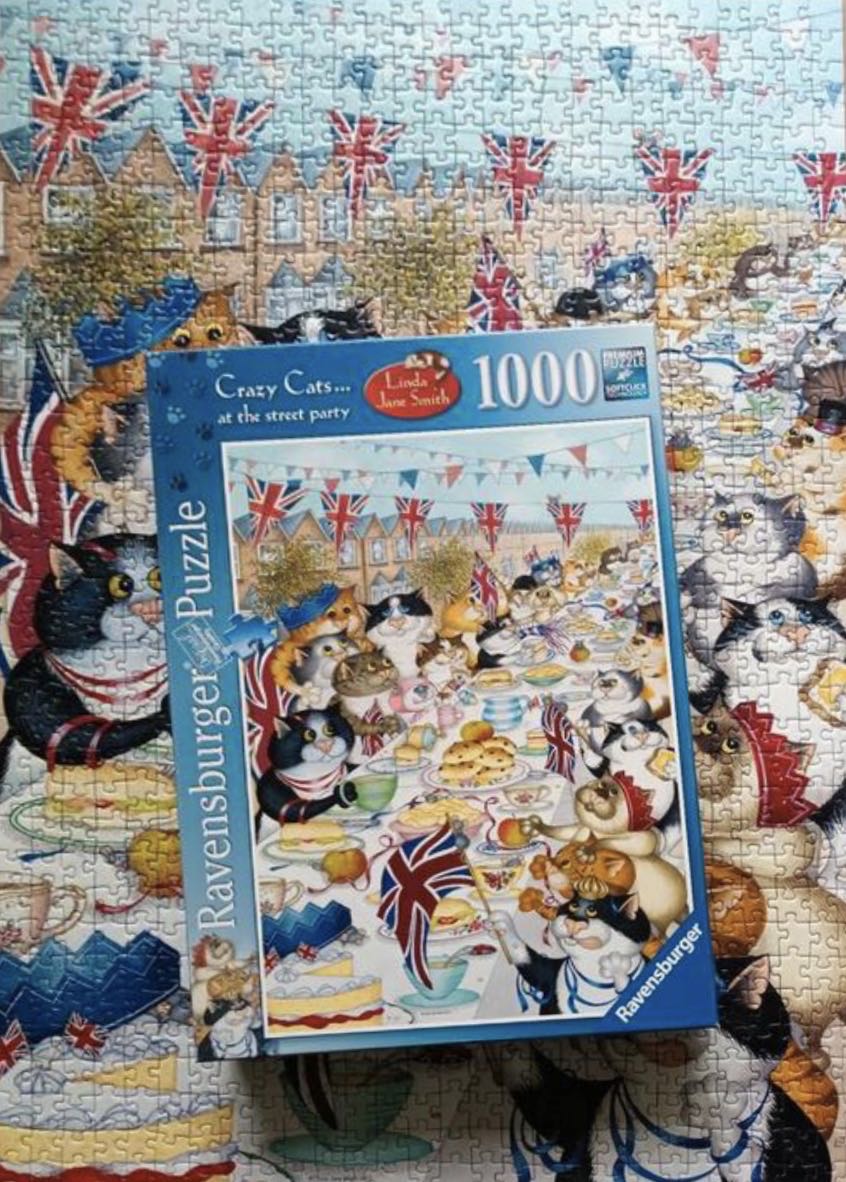 Crazy Cats… At The Street Party - Ravensburger 🇬🇧 puzzle collectible [Barcode 4005556193172] - Main Image 4