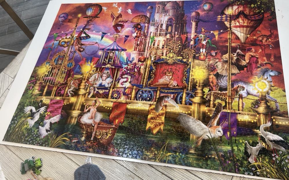Magic Circus Parade - RoseArt/Kodak puzzle collectible [Barcode 4895145432771] - Main Image 2