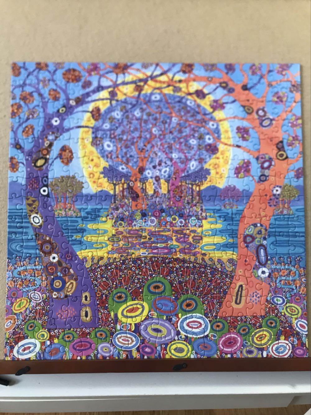 Return To The Welcome Hills - Pomegranate puzzle collectible [Barcode 9780764979514] - Main Image 4