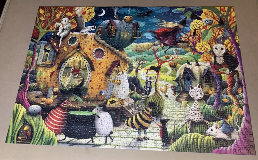 Happy Halloween - Ravenburger puzzle collectible - Main Image 2