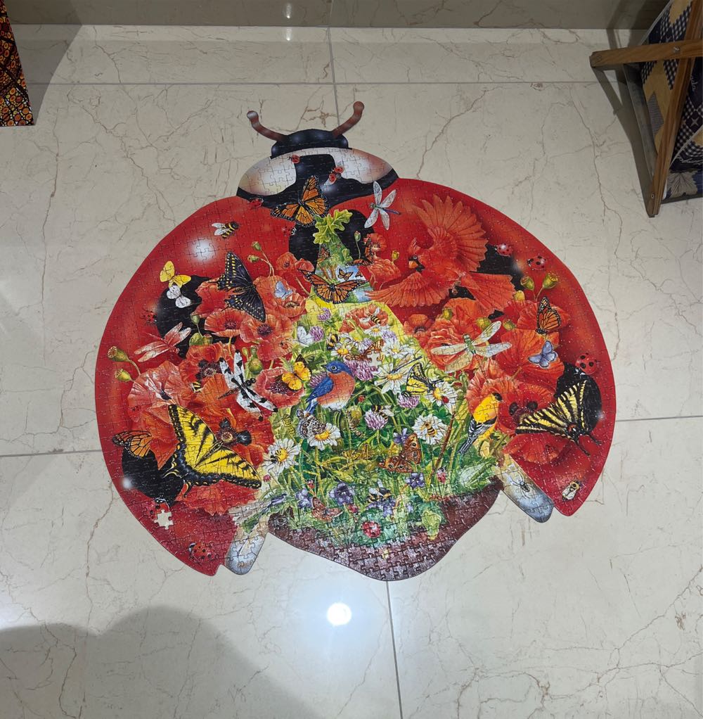 Ladybug Landing - Schmid puzzle collectible [Barcode 099252780051] - Main Image 4