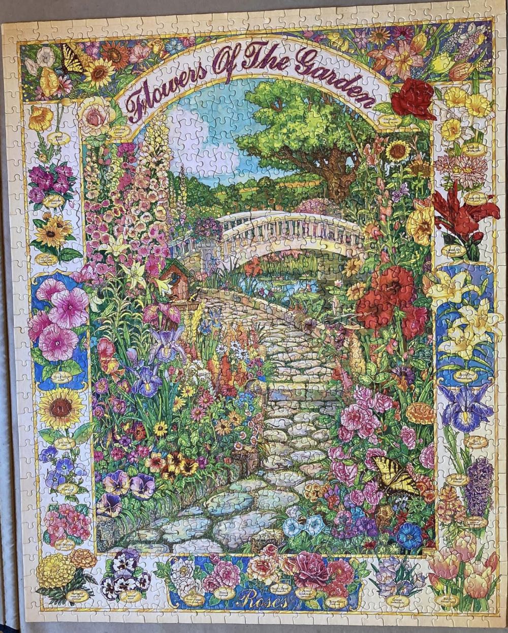 Flowers Of The Garden - White Mountain puzzle collectible [Barcode 724819247899] - Main Image 2