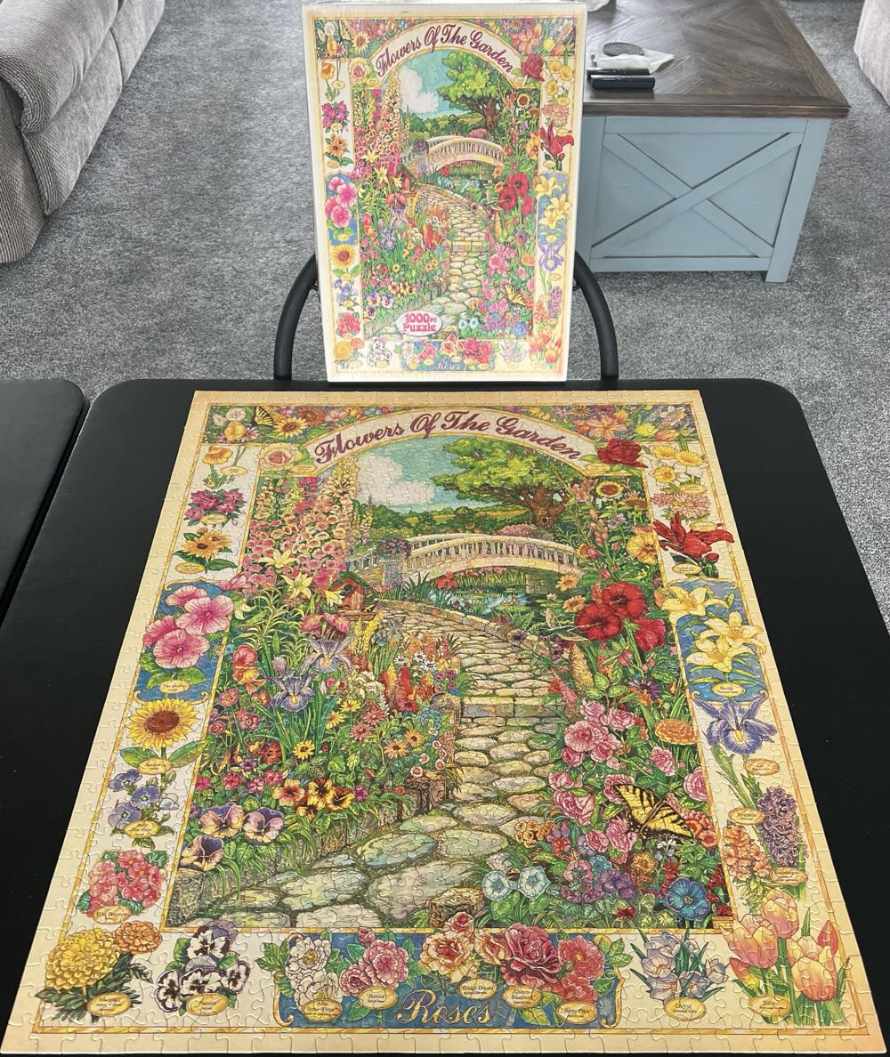 Flowers Of The Garden - White Mountain puzzle collectible [Barcode 724819247899] - Main Image 3