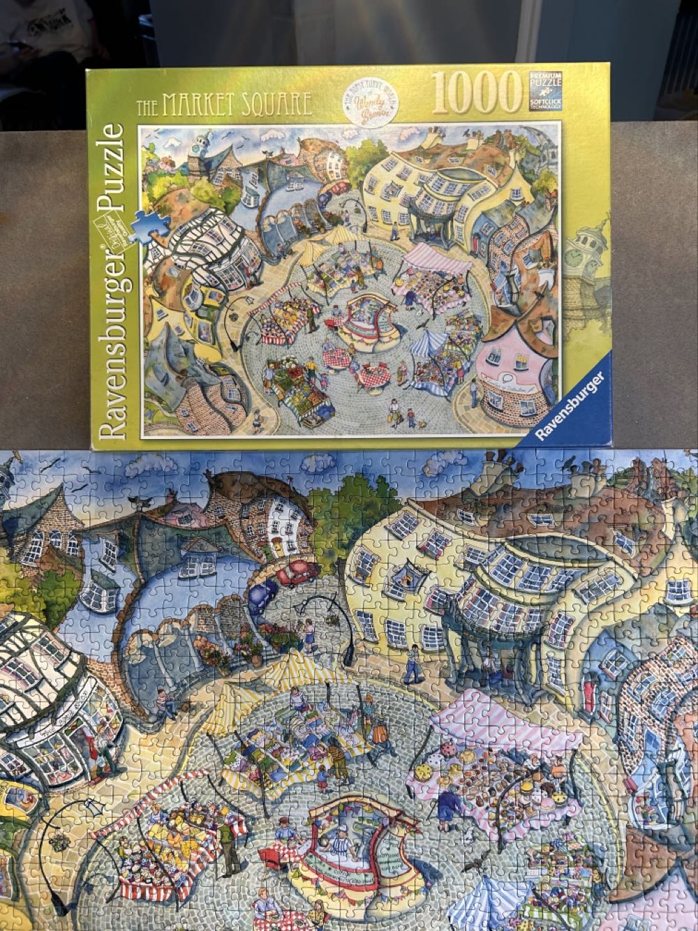 Topsy Turvy World  - Ravensburger puzzle collectible [Barcode 4005556192854] - Main Image 3