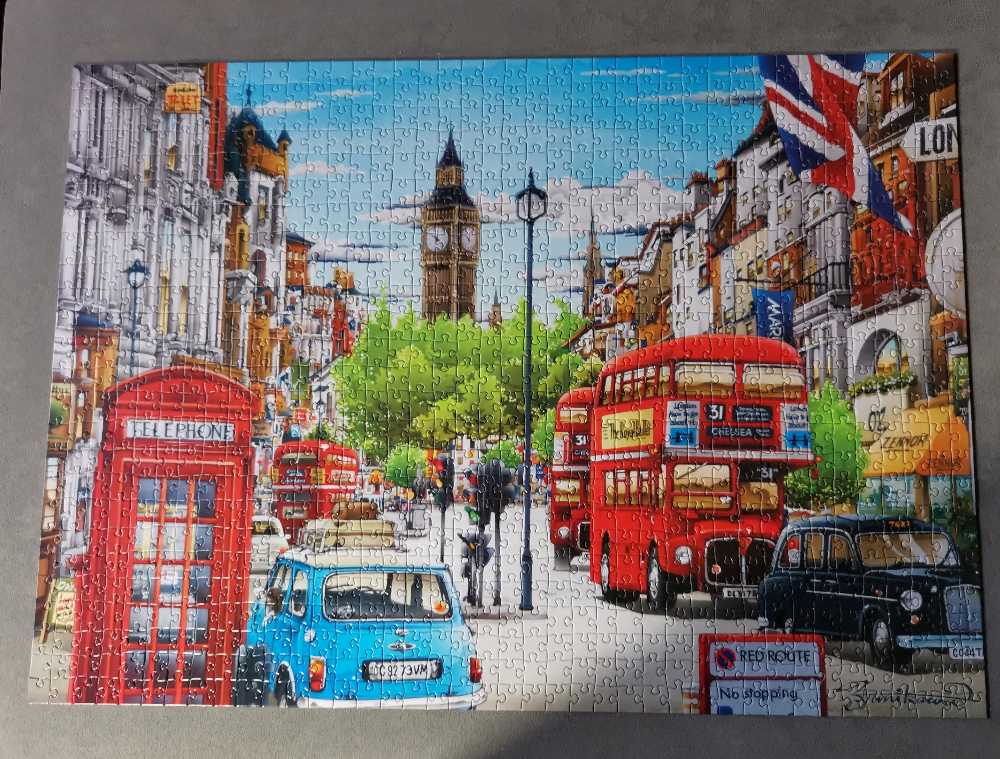 *The Colours Of London - W H Smith puzzle collectible [Barcode 5013872053871] - Main Image 2