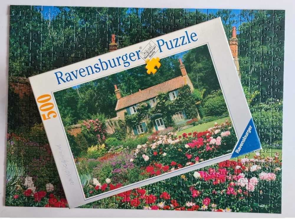Gardeners cottage in Norfolk - Ravensburger puzzle collectible - Main Image 2