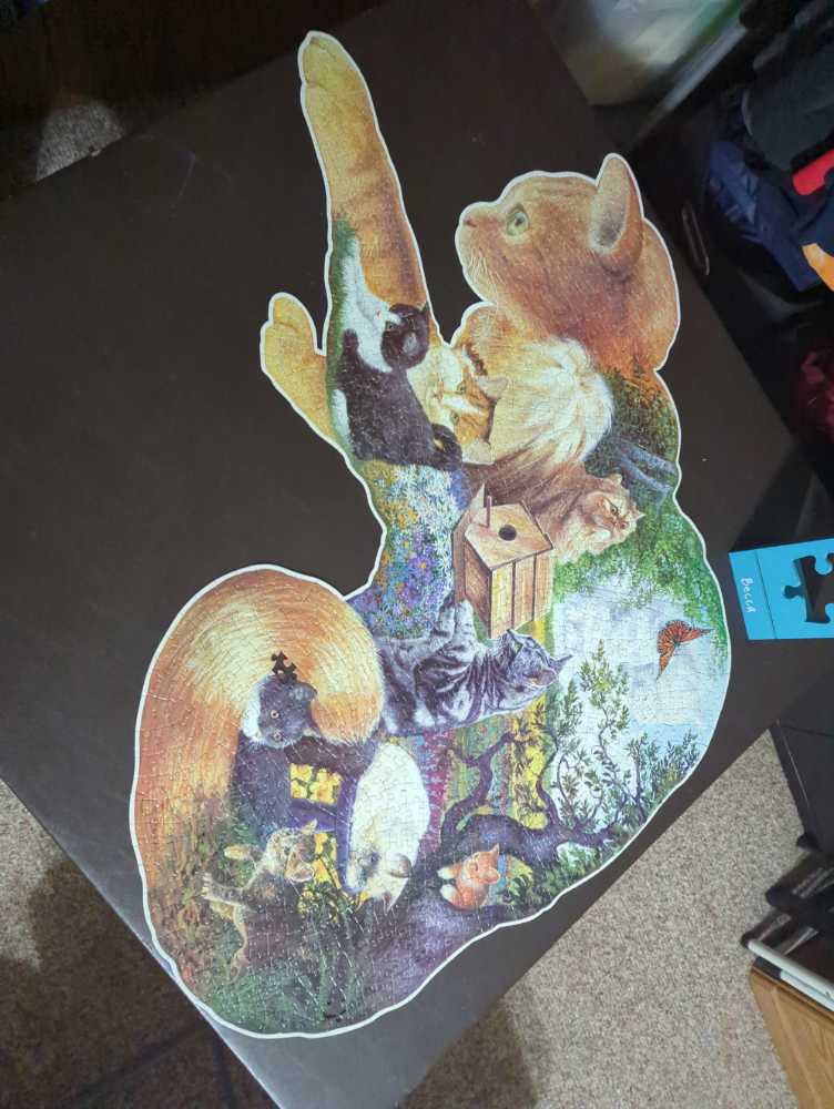 Curious Kitten Shaped  puzzle collectible [Barcode 686141601506] - Main Image 2