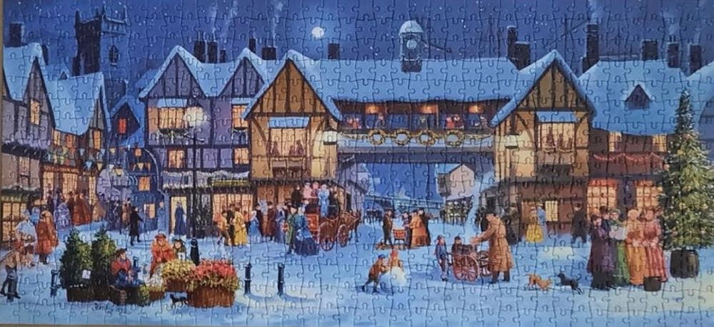 Christmas In The Square - Gibsons puzzle collectible [Barcode 5012269003864] - Main Image 3