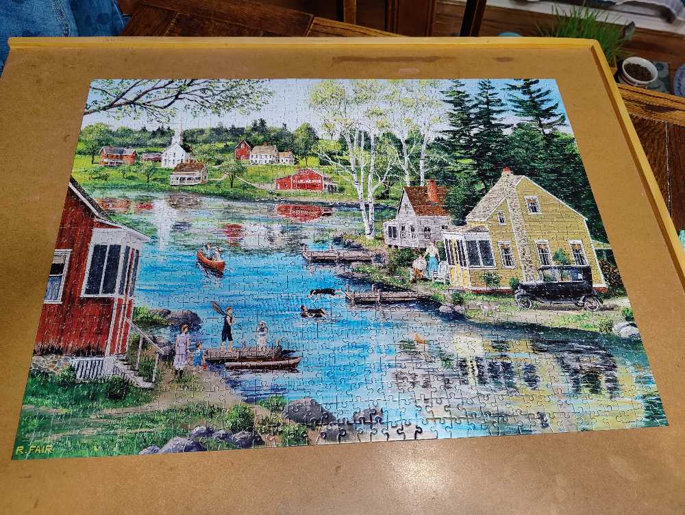 Glass Lake - Milton Bradley puzzle collectible [Barcode 778988150283] - Main Image 2
