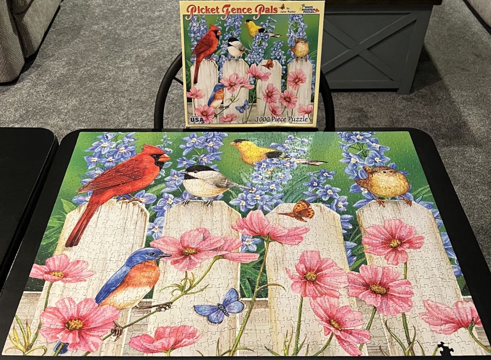 Picket Fence Pals - White Mountain Puzzles puzzle collectible [Barcode 724819251940] - Main Image 3