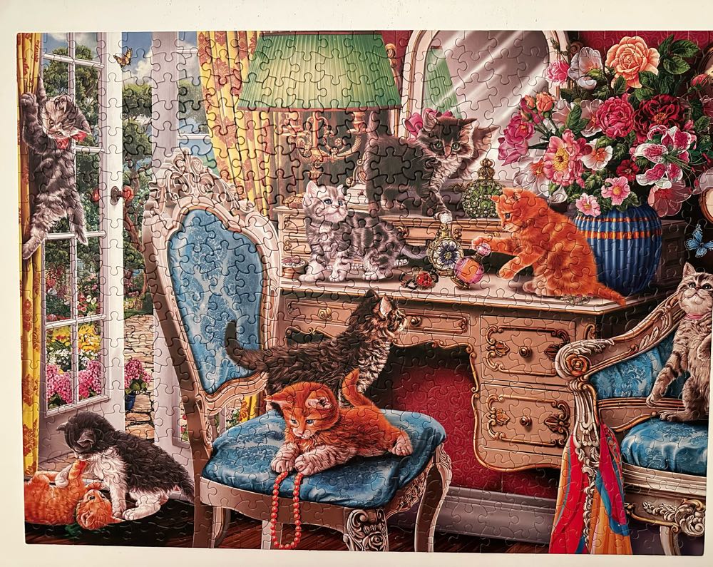 Kittens in the Bedroom - Ceaco puzzle collectible [Barcode 021081232586] - Main Image 3