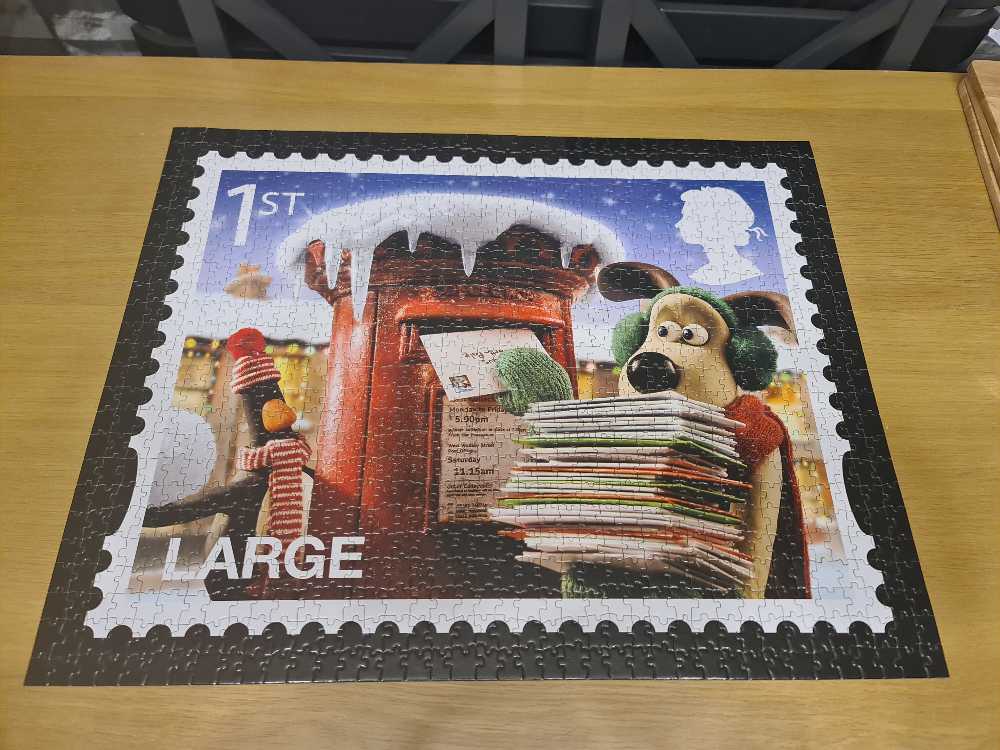 Wallace And Gromit Cracking Christmas 1ST CLASS STAMP - Cheatwell Games puzzle collectible [Barcode 5015766050300] - Main Image 2