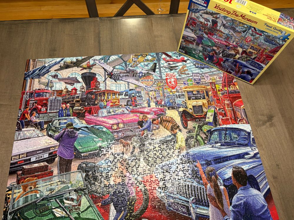 ZZ - Visiting The Museum (SOLD) - White Mountain Puzzles puzzle collectible [Barcode 724819265558] - Main Image 4