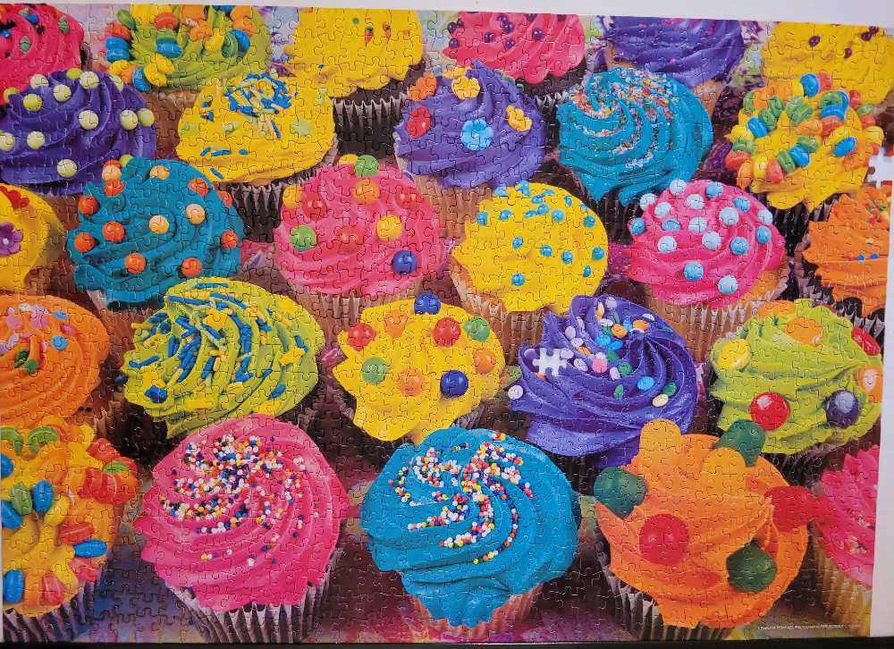 Cupcakes - Sure Lox puzzle collectible [Barcode 686141883438] - Main Image 2