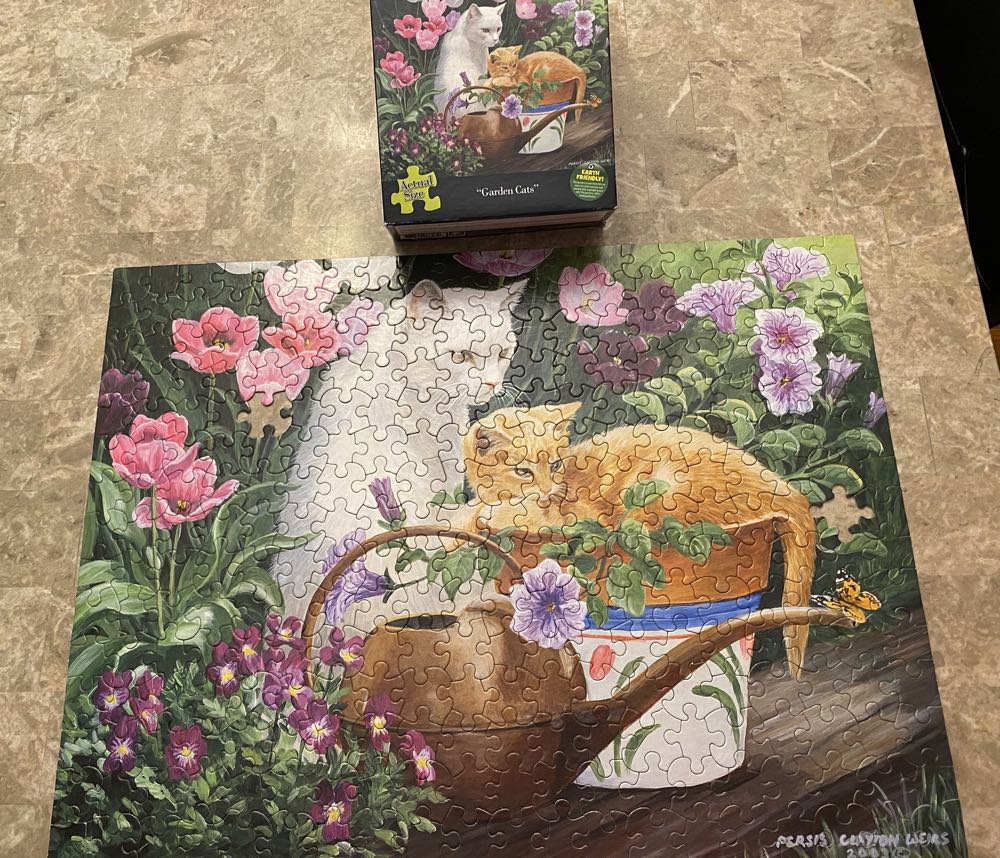 Cat Picnic Or Garden Cats - Karmin International puzzle collectible [Barcode 709786067688] - Main Image 2