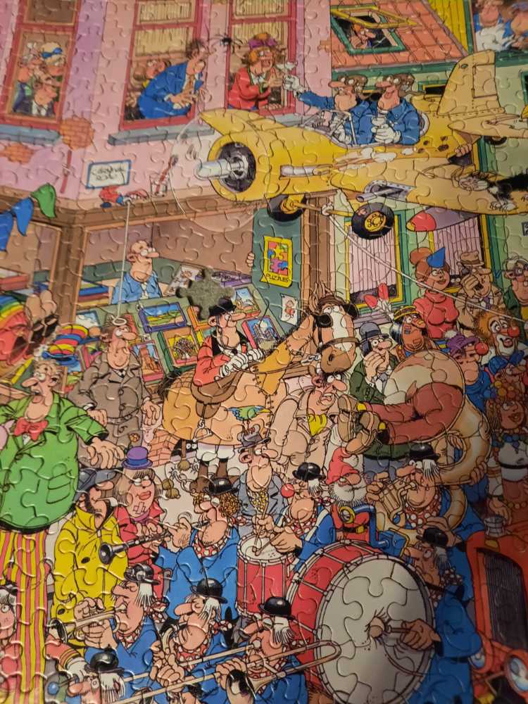 Crowd Pleasers - Flea market - Ceaco puzzle collectible [Barcode 021081033428] - Main Image 2