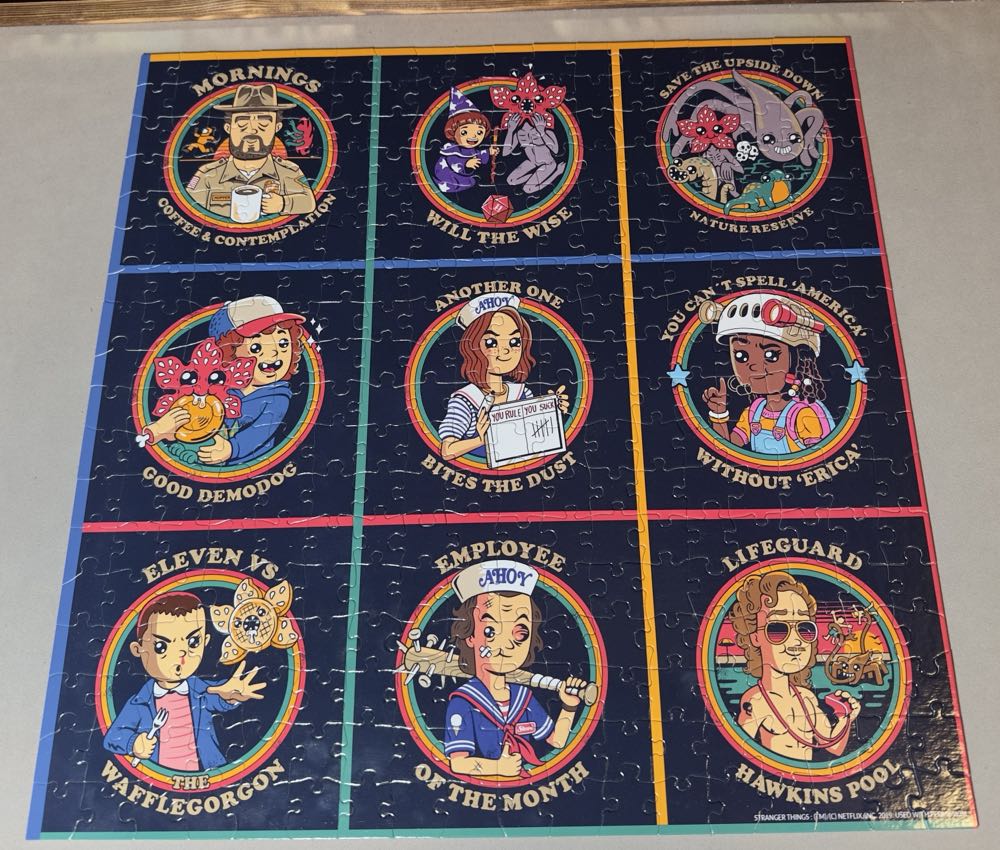 Stranger Things Gang - Buffalo puzzle collectible [Barcode 079346227020] - Main Image 2