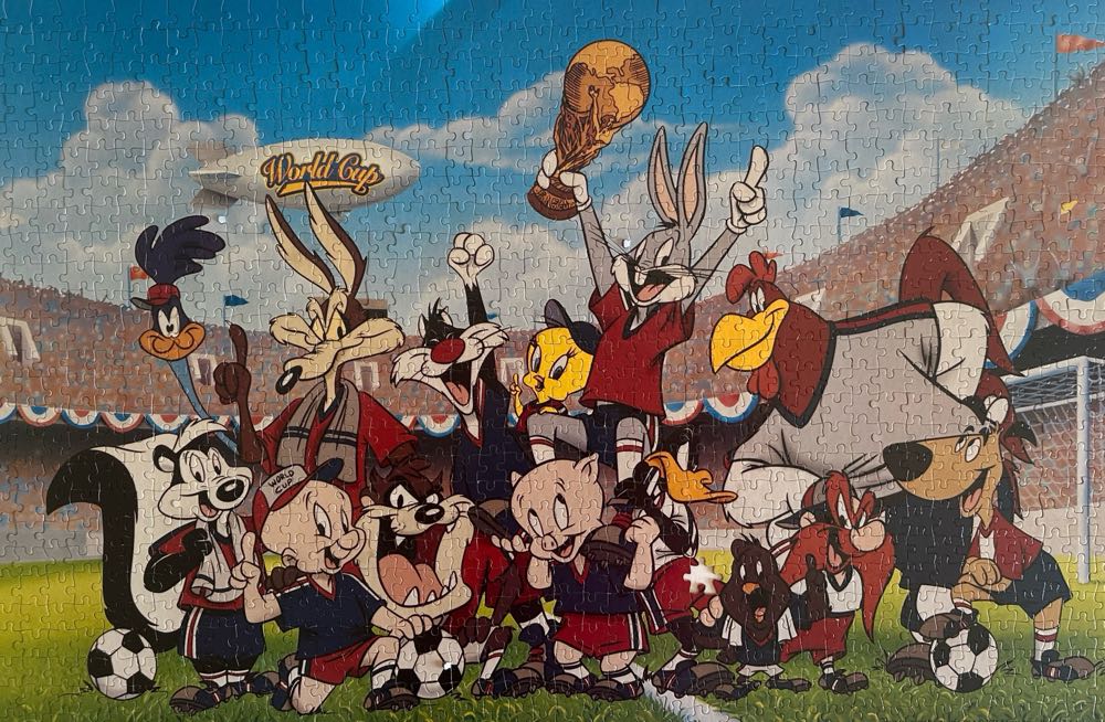 Looney Tunes World Cup  - Warner Brothers puzzle collectible - Main Image 2