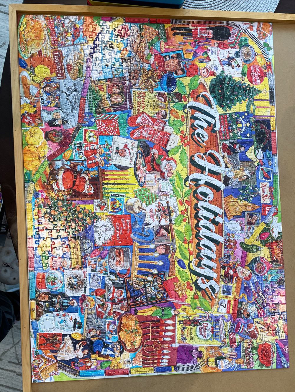 The Holidays - White Mountain puzzle collectible [Barcode 724819265527] - Main Image 2