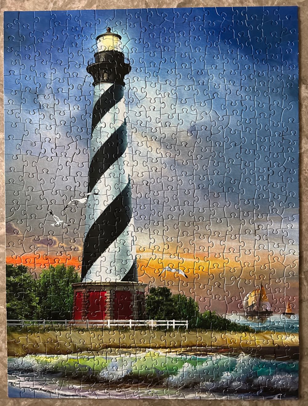 Cape Hatteras Lighthouse - SunsOut puzzle collectible [Barcode 796780288355] - Main Image 3