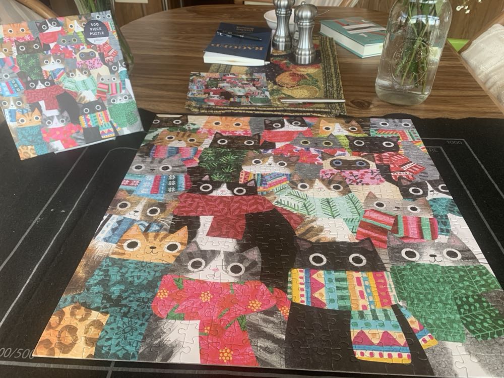 Wintry Cats✅ - Galison puzzle collectible [Barcode 9780735373693] - Main Image 3