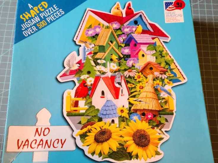 No Vacancy - Great American Puzzle Factory puzzle collectible [Barcode 010563098147] - Main Image 2