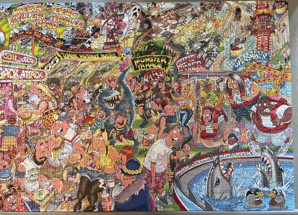 Wasgij Destiny 23 - Theme Park Thrills - Holdson puzzle collectible [Barcode 9414131774197] - Main Image 2