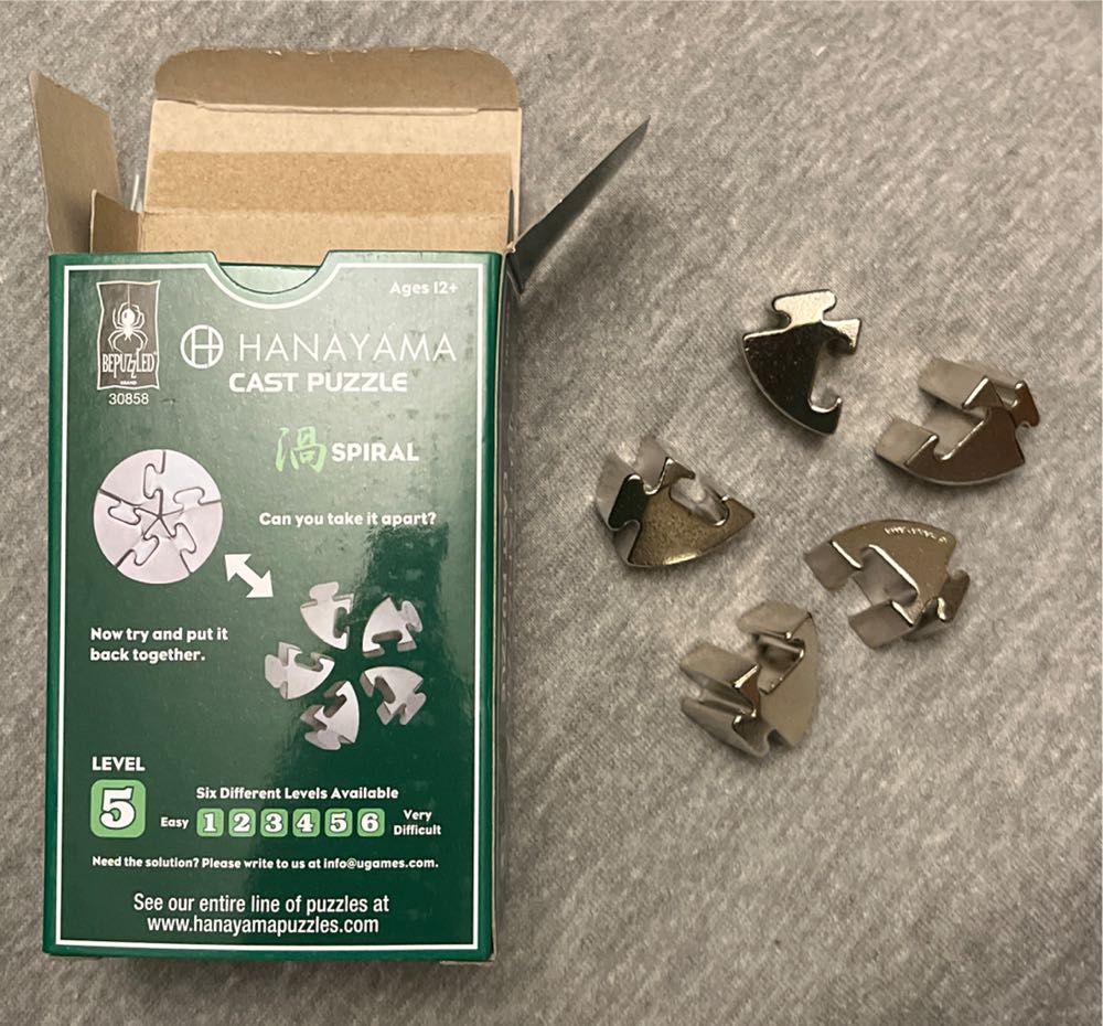 Hanayama SPIRAL Lvl 5  puzzle collectible [Barcode 023332308583] - Main Image 3
