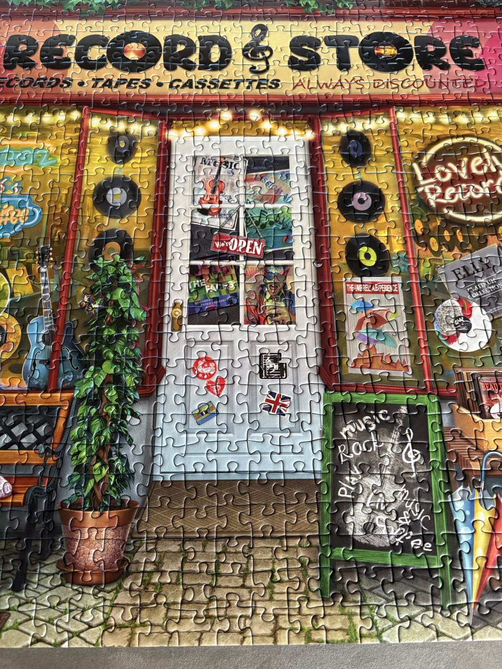 Vintage Vinyl - Ravensburger puzzle collectible [Barcode 4005556173075] - Main Image 4