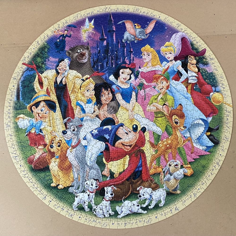 Disney round - Disney Ravensburger puzzle collectible - Main Image 2