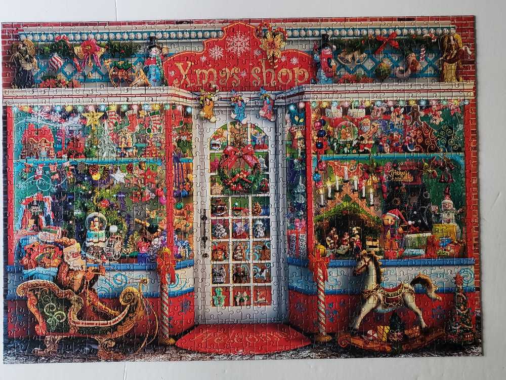 Christmas Emporium - Gibsons puzzle collectible [Barcode 5012269063288] - Main Image 2