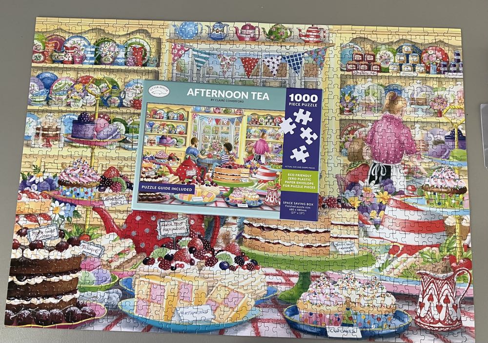 Afternoon Tea - Otter House puzzle collectible [Barcode 5017680065521] - Main Image 3