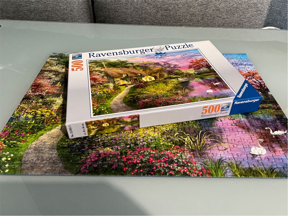 Country House - Ravensburger puzzle collectible [Barcode 4005556150410] - Main Image 3