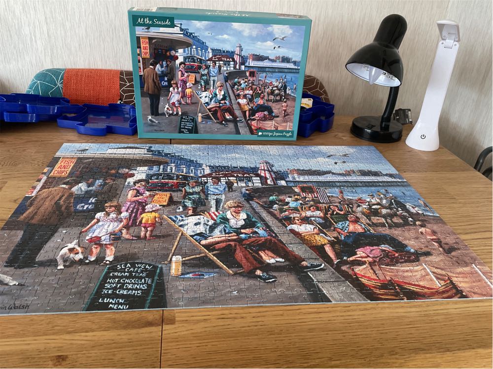 At The Seaside - Innovakds puzzle collectible [Barcode 4088600324555] - Main Image 2