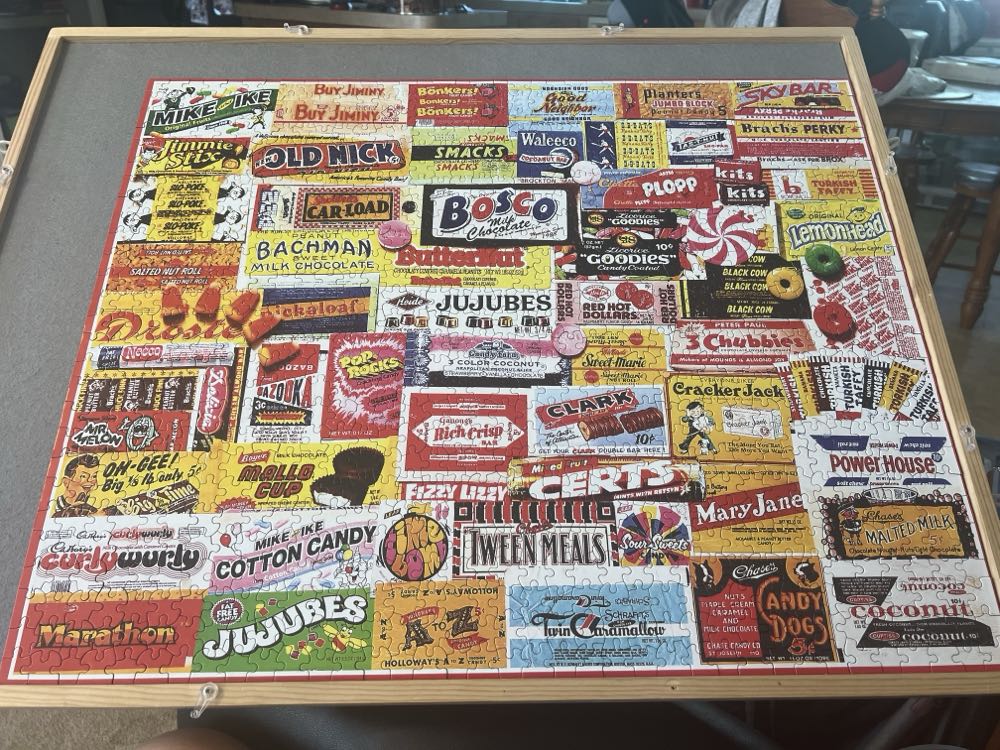 Candy Wrappers - White Mountain puzzle collectible [Barcode 724819254378] - Main Image 2
