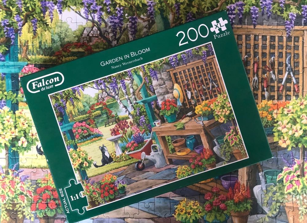 Garden In Bloom 🟦 - Falcon de luxe puzzle collectible [Barcode 8710126111390] - Main Image 4