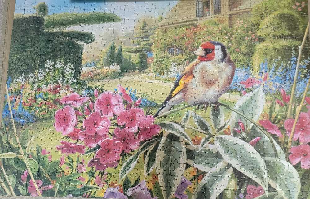 Garden Birds - W H Smith puzzle collectible [Barcode 30072701] - Main Image 2