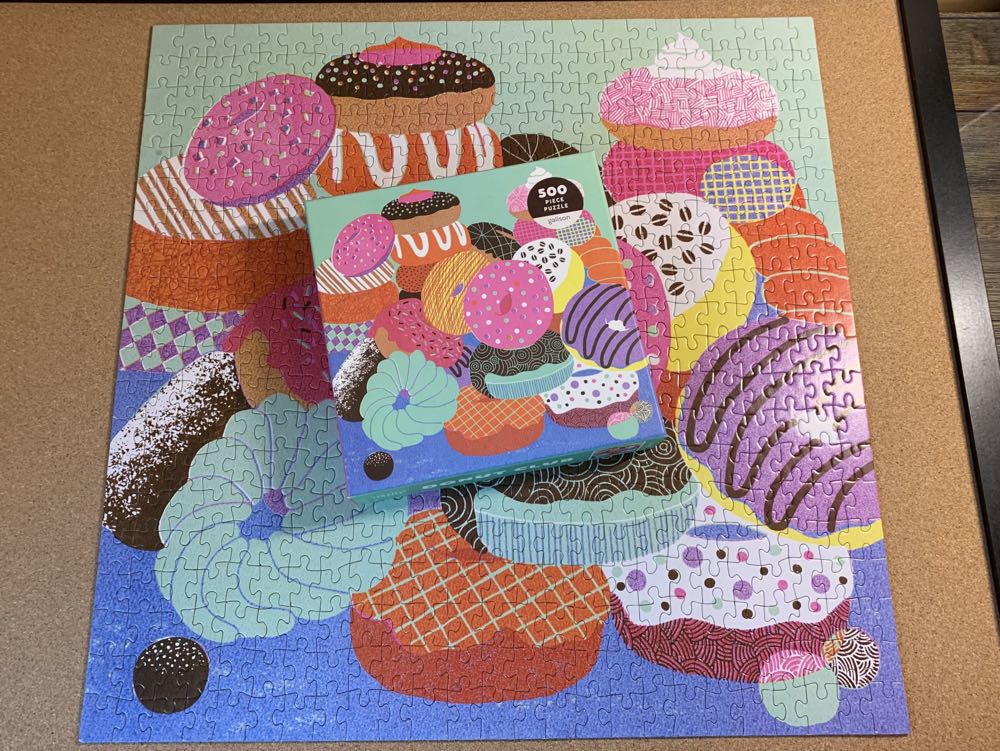 Donut Club - Galison puzzle collectible [Barcode 9780735375147] - Main Image 3