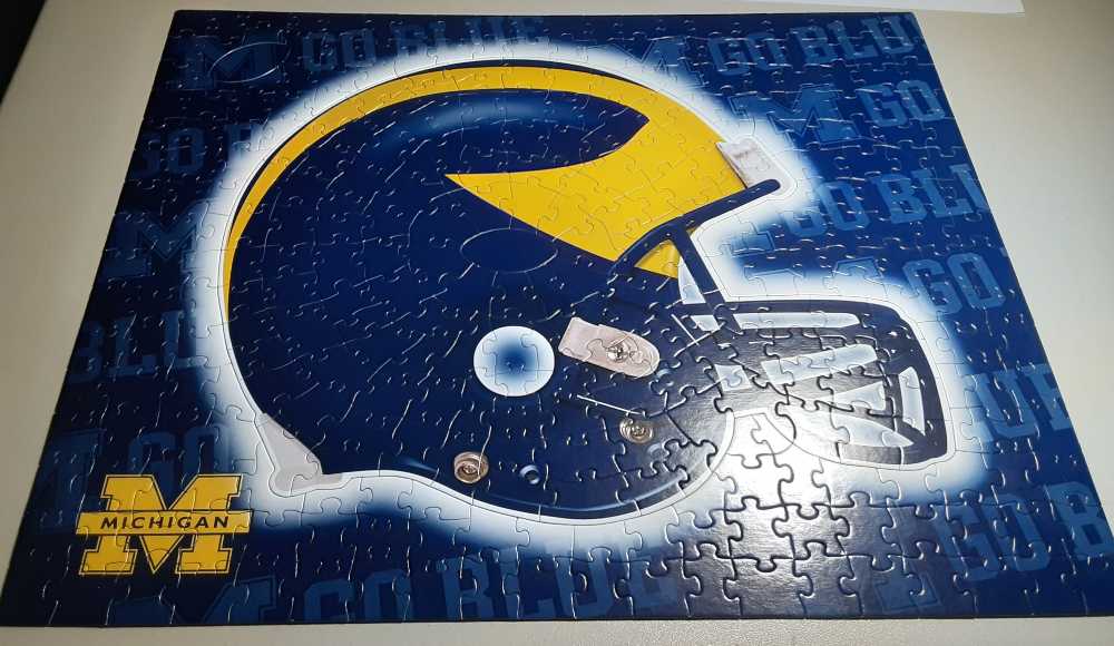 Michigan HELMET  puzzle collectible [Barcode 730799007286] - Main Image 2