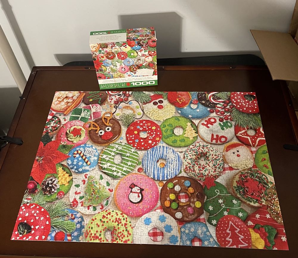 Christmas Donut Party - Eurographics puzzle collectible [Barcode 628136658546] - Main Image 3