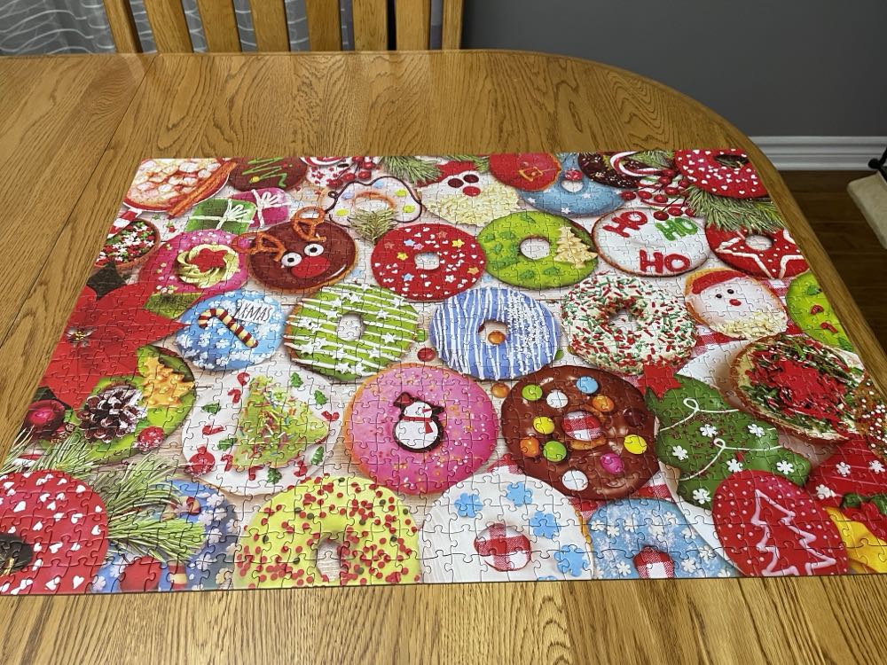 Christmas Donut Party - Eurographics puzzle collectible [Barcode 628136658546] - Main Image 4