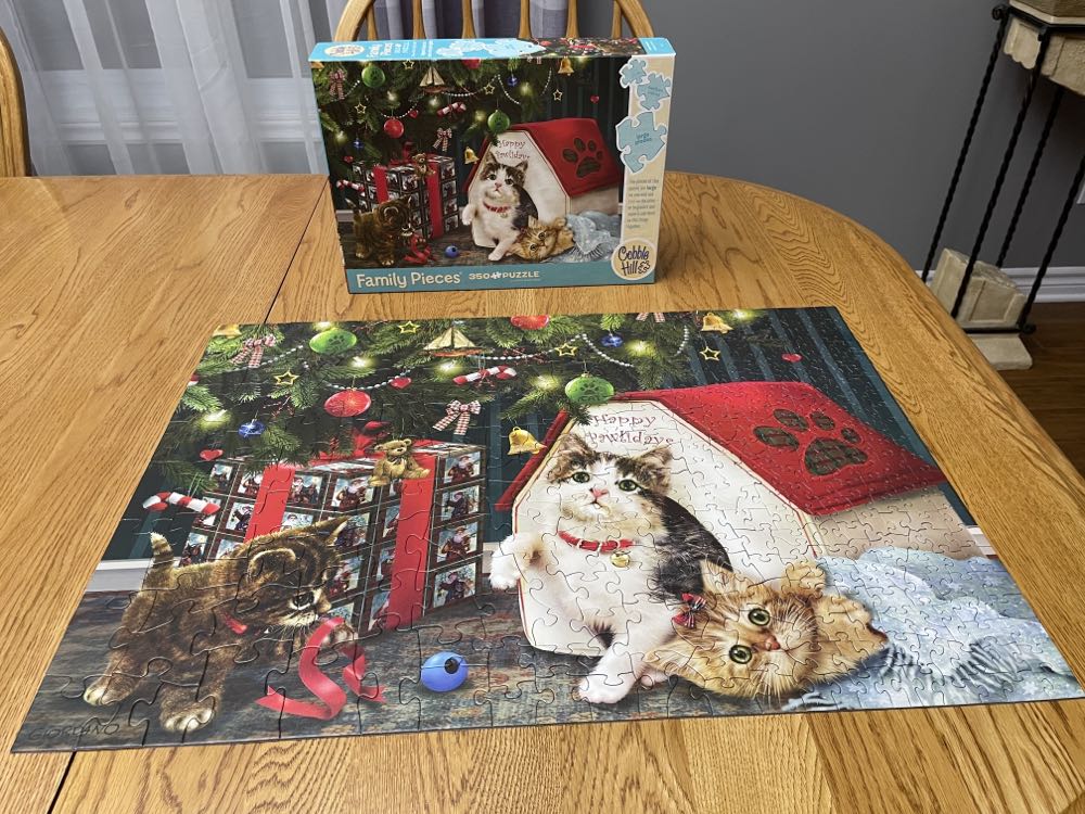 Happy Pawlidays - Cobble Hill 🇺🇸 puzzle collectible [Barcode 625012546416] - Main Image 2