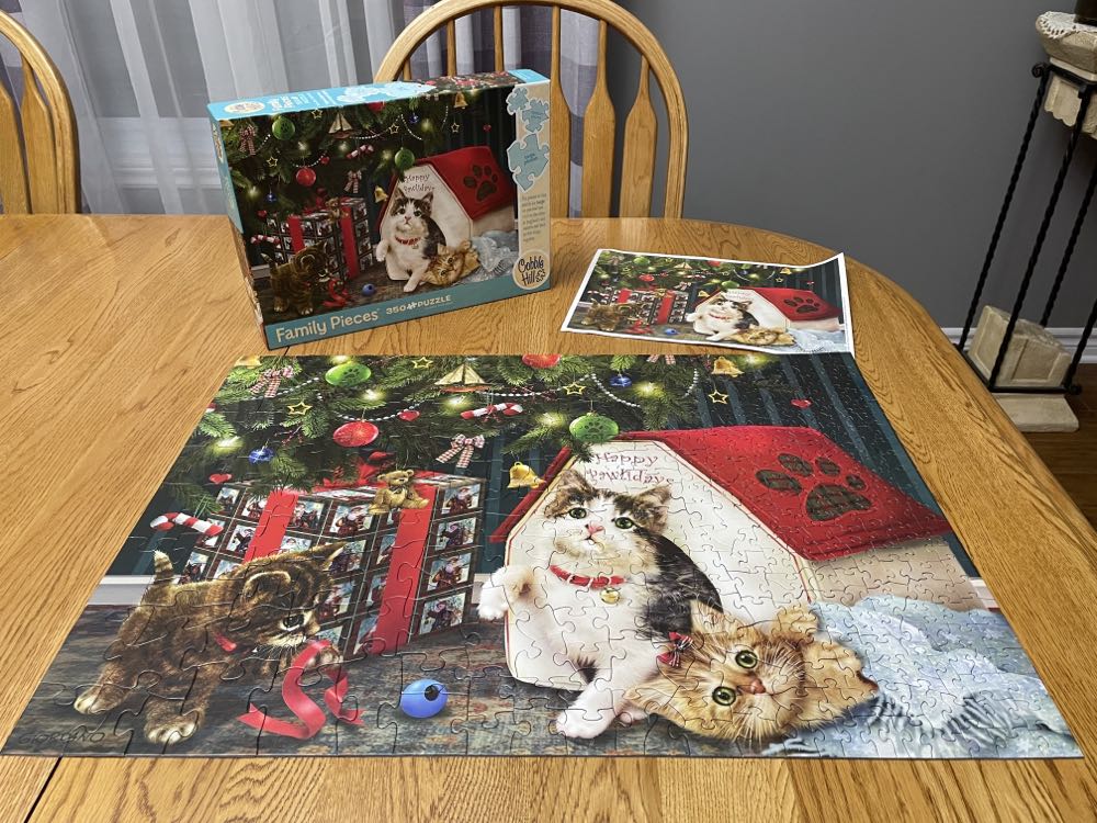 Happy Pawlidays - Cobble Hill 🇺🇸 puzzle collectible [Barcode 625012546416] - Main Image 4