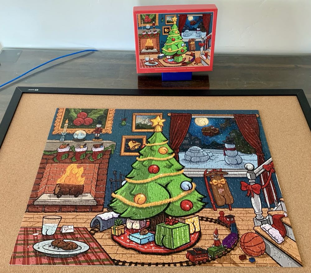 Butts On Things - Christmas - Ceaco puzzle collectible [Barcode 021081241595] - Main Image 2